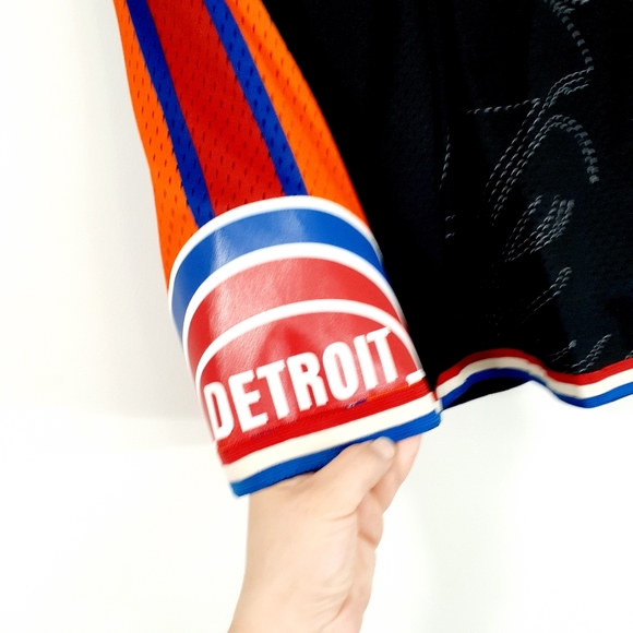 Mitchell and Ness My Towns Two 18 Shorts Detroit Pistons XL - Picture 11 of 11